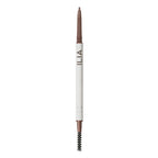 In Full Mikro-tip Augenbrauenstift von ILIA in weißem Stiftgehäuse auf weißem Hintergrund, Augenbrauen-Make-up
