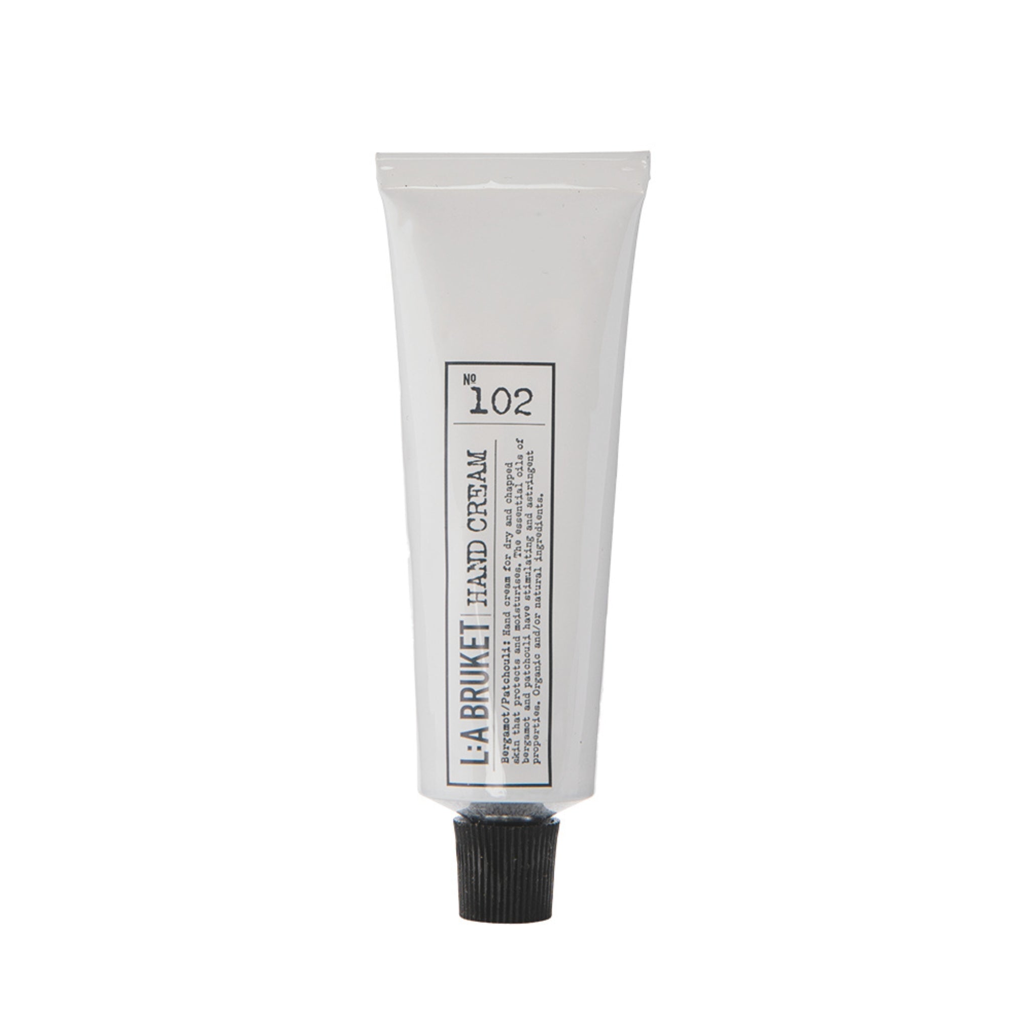 L:A Bruket No. 102 Handcreme in weißer Tube mit schwarzem Schraubverschluss auf weißem Grund, Hautpflege