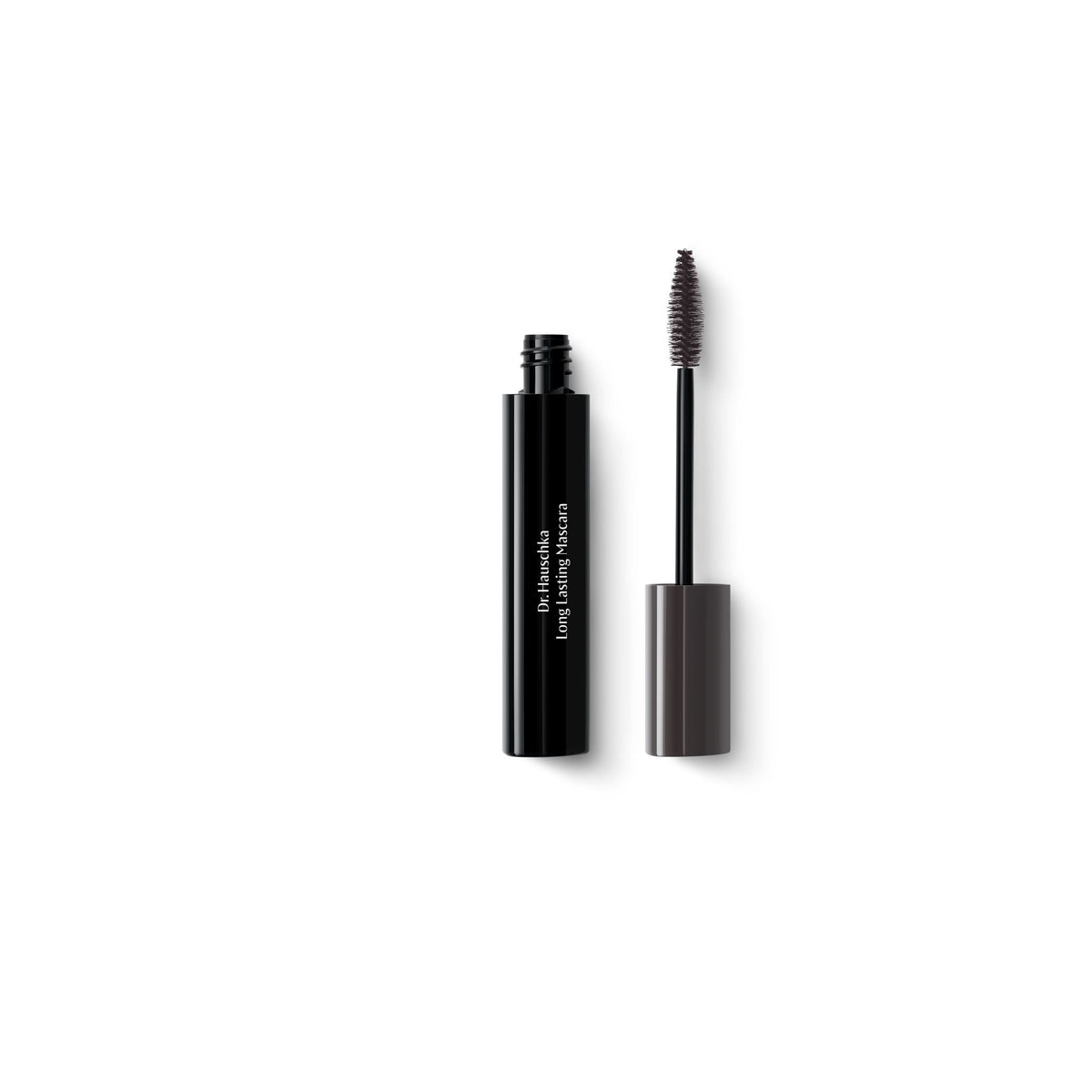 Dr. Hauschka Long Lasting Mascara: Geöffnetes Produkt mit Bürste auf weißem Hintergrund.