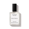 Rescue Serum in einer durchsichtigen Flasche mit schwarzem Verschluss vor weißem Hintergrund, Nagelpflegepflege.