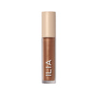 ILIA Liquid Powder Chromatic Eye Tint in braun mit beigem Verschluss auf weißem Hintergrund, Augenmake-up