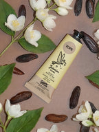 YOPE Jasmin & Tonka beruhigende Handcreme in einer beigen Tube auf neutralem Hintergrund, Hautpflege.