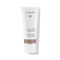 Dr. Hauschka Regeneration Tagescreme – weiße Tube mit braunem Band, weißem Deckel, weißem Hintergrund – Hautpflege