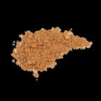 Goldelicious Mineral Foundation SPF 25 – goldbrauner Puder auf schwarzem Hintergrund – Make-up