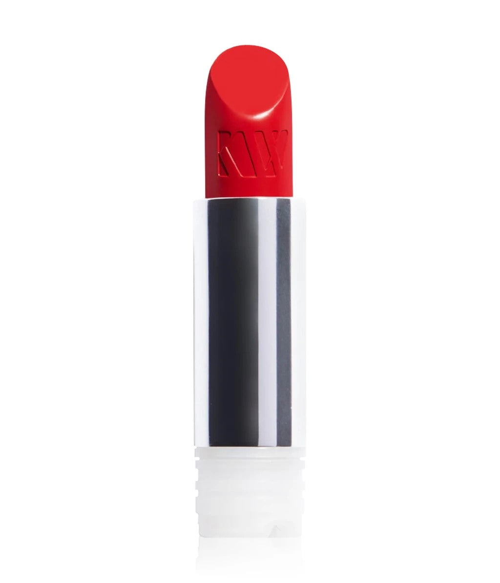 Lip Stick Confidence Refill – roter Lippenstift in silberner Tube, weißer Hintergrund – Make-up