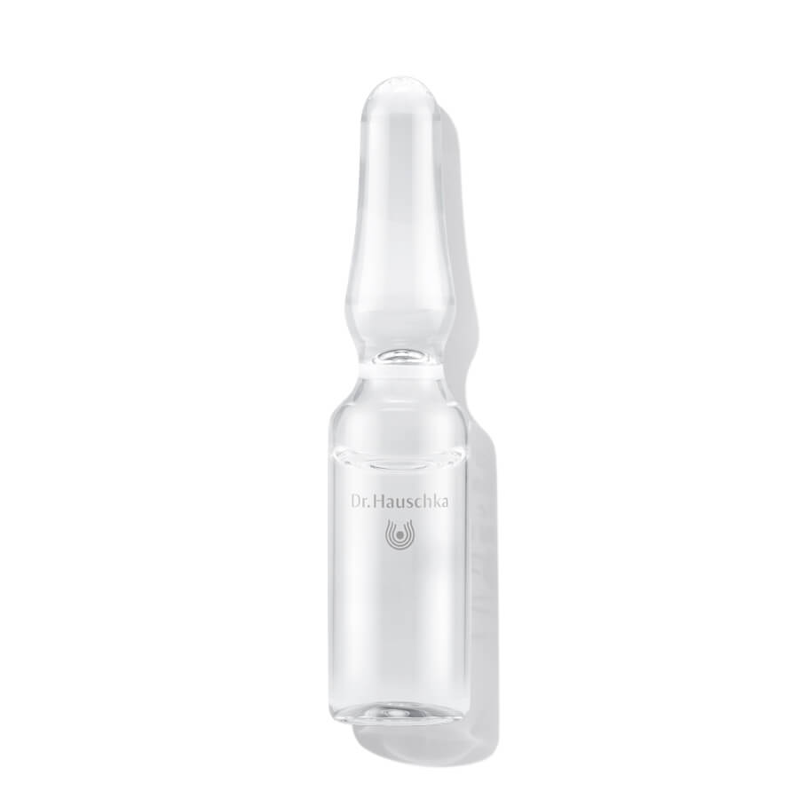 Dr. Hauschka Tag und Nachtkur – klare Ampulle, weißer Hintergrund – Hautpflege