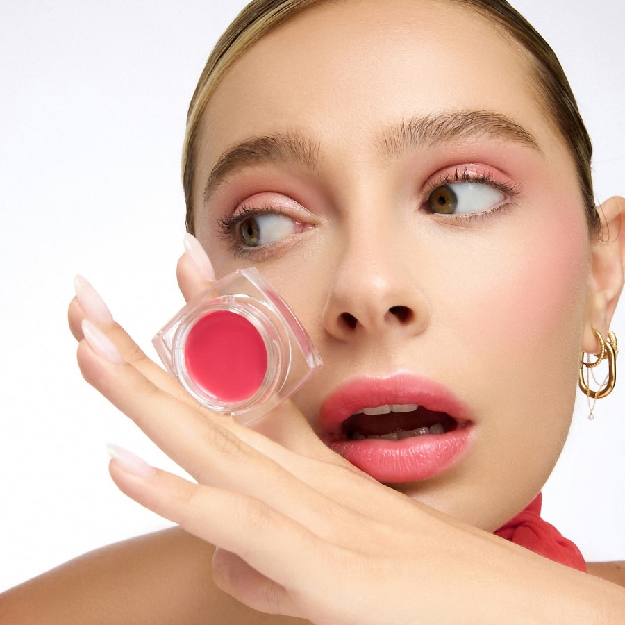 Le Baume Teinté Lips – durchsichtige quadratische Dose mit rosafarbenem Balsam, weißer Hintergrund – Lippenpflege