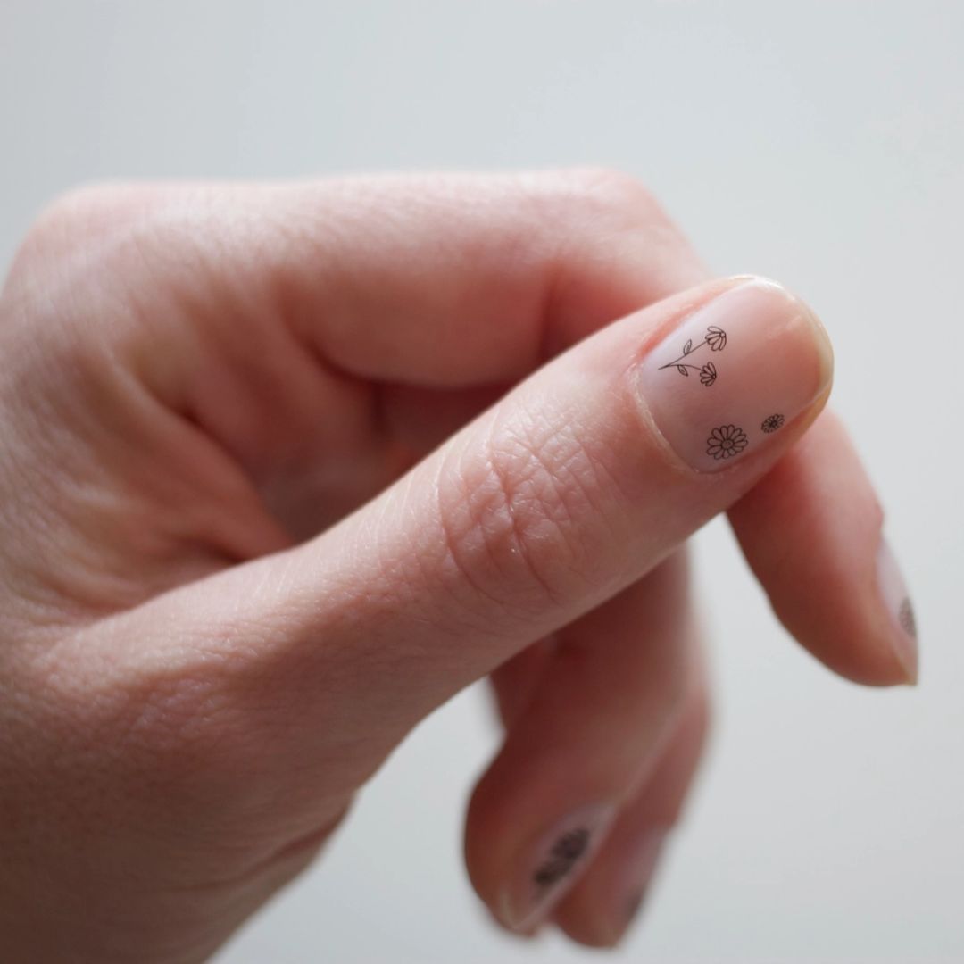 Nail Tattoo Flower Power