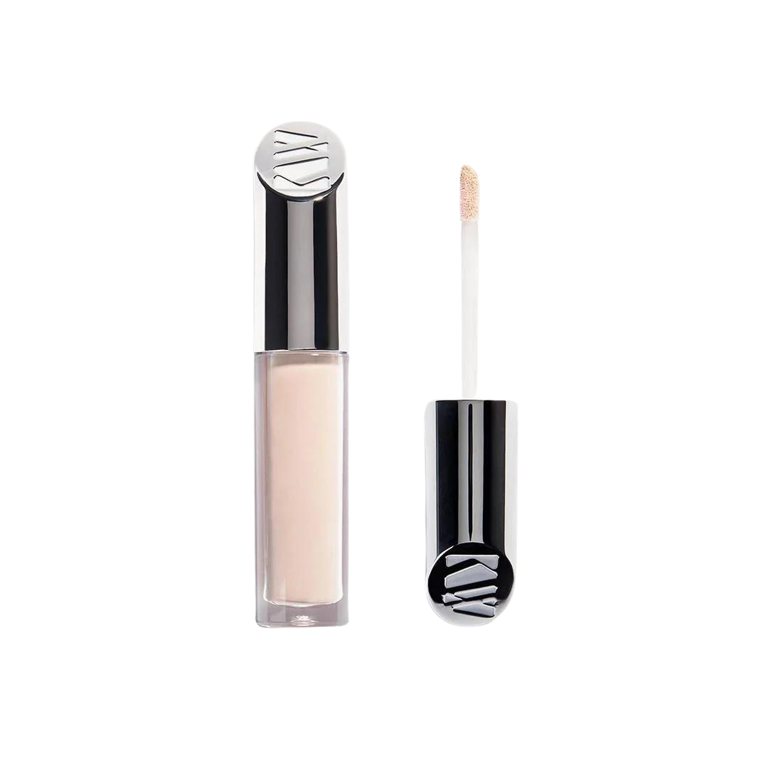 The Invisible Touch Concealer – durchsichtige Tube mit schwarzem Deckel, weißem Hintergrund – Make-up