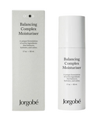 Jorgobé Balancing Complex Moisturiser – weißer Pumpspender 50 ml, cremefarbener Hintergrund – Hautpflege