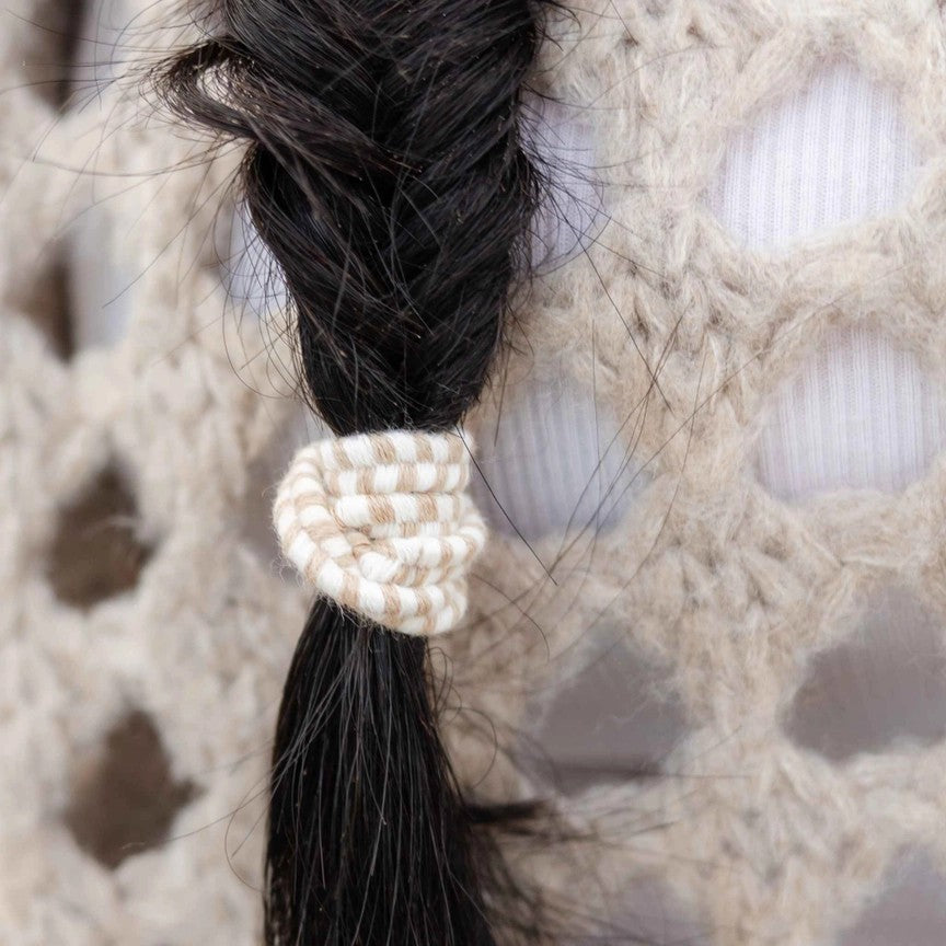 Plastic Free Bracelet Hair Ties Wanderlust – knitted hair tie in cream-beige, worn in ponytail – hair care