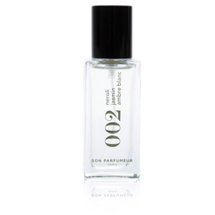 Bon Parfumeur 002 Neroli – klares Glasfläschchen mit schwarzem Sprühkopf, weißem Hintergrund – Parfüm