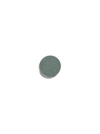 Eye Shadow Green Depth Refill – grüner Lidschatten-Nachfüller, glitzernd, weißer Hintergrund – Augen-Make-up