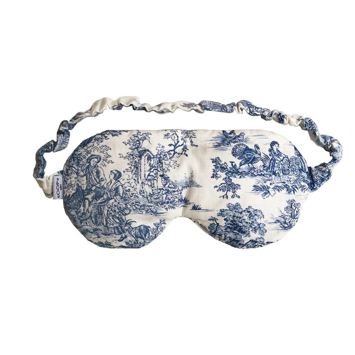 Le Duchesse de Chantilly Schlafmaske aus weißem Stoff mit blauem Toile-de-Jouy-Muster.