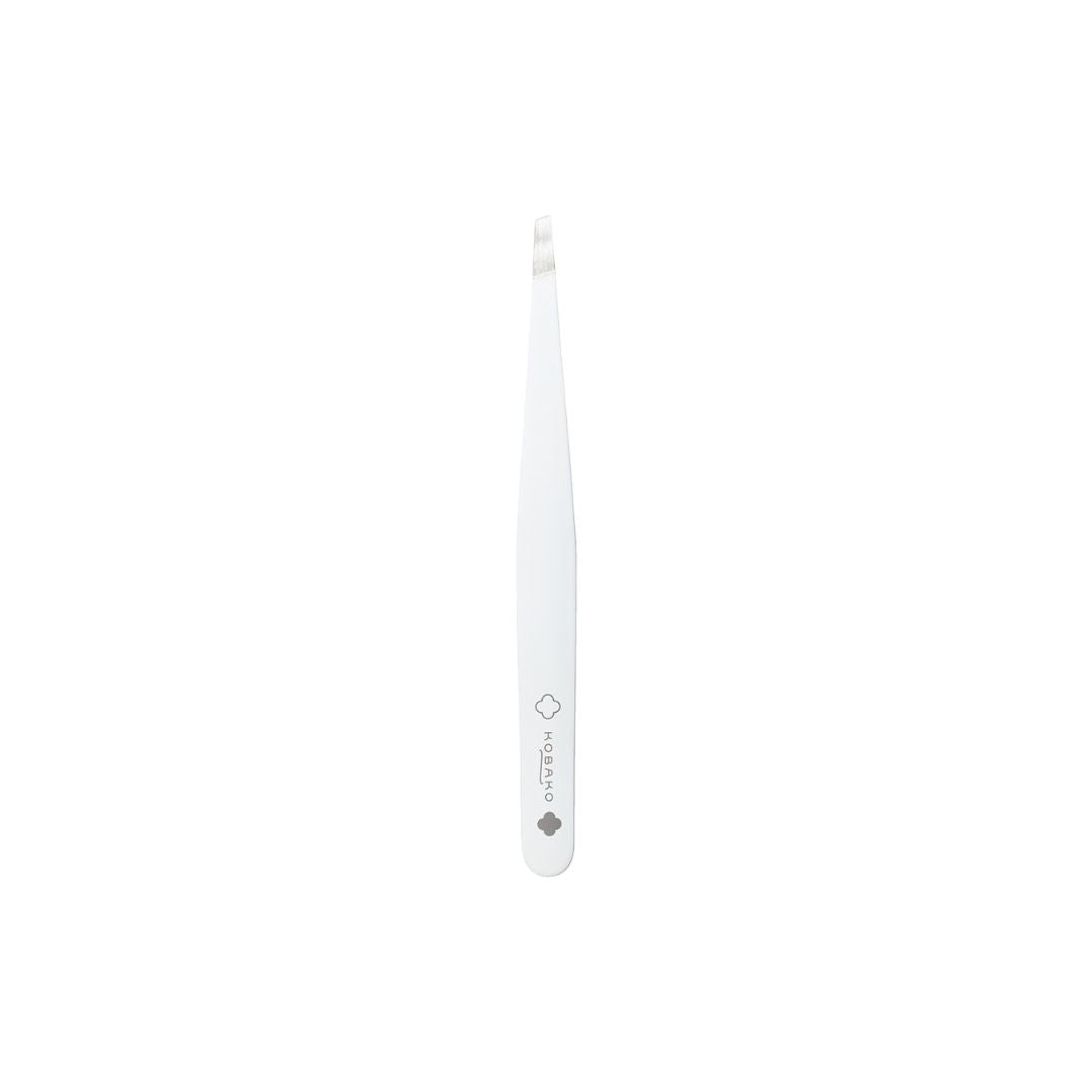 HOBAYO Tweezers – white precision tweezers on white background – eyebrow care