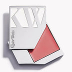 Kjaer Weis Cream Blush Blossoming – rosafarbener Cremebalsam in silberner Schachtel, weißer Hintergrund – Wangenfarbe