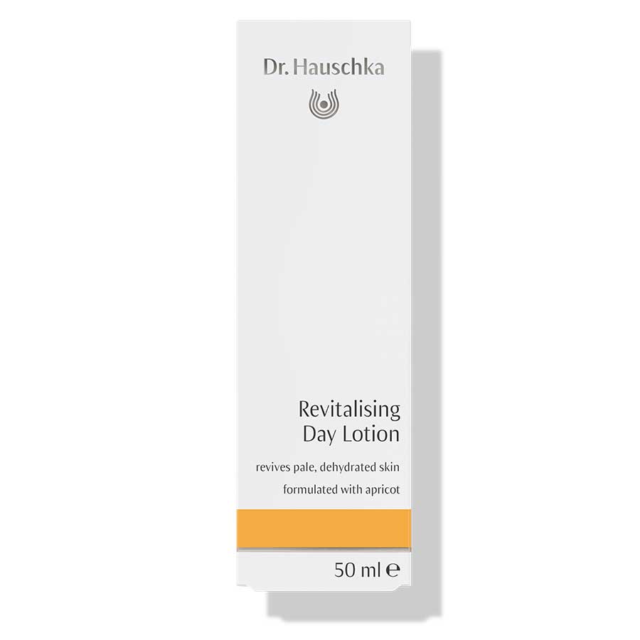 Dr. Hauschka Aktivierendes Tagesfluid – 50ml, weißes Karton mit orangefarbenem Streifen, weißer Hintergrund – Hautpflege