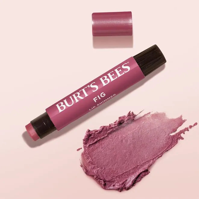Burt’s Bees Lip Shimmer Fig – lila Stift mit schwarzem Deckel, rosafarbener Hintergrund – Lippenpflege