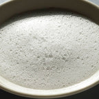 Unica Smoothiebody Bath – creamy foam in white bowl, dark background – body care