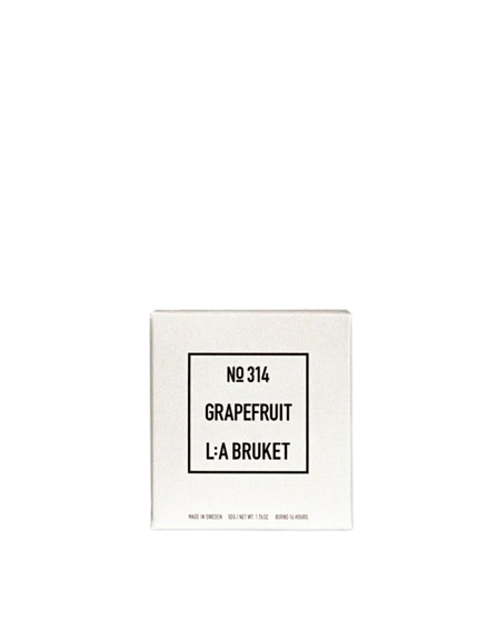 L:A Bruket No. 314 Grapefruit-Kerze – cremefarbene Verpackung, 50g, weißer Hintergrund – Duftkerzen