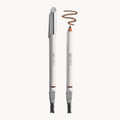 Kjaer Weis Augenbrauenstift – weißer Stift mit silbernem Deckel, Medium Brown, 11g, cremefarbener Hintergrund – Augenbrauenstyling