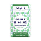 KLAR Festes Shampoo Kamille & Brennnessel, 100g, grün-weiße Verpackung mit Blättern und Blüten – Haarpflege