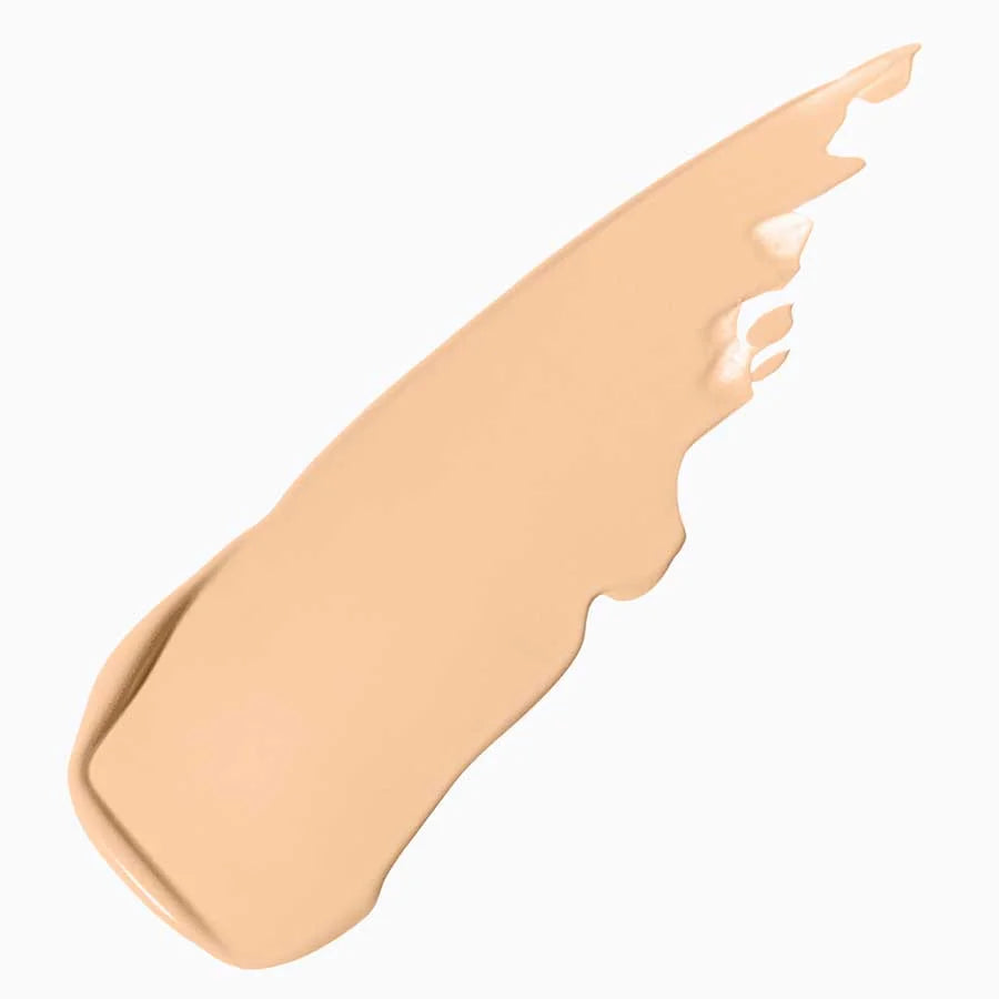 Foundation 002 Pine – cremige Textur, hellbeige Farbe auf weißem Hintergrund – Make-up