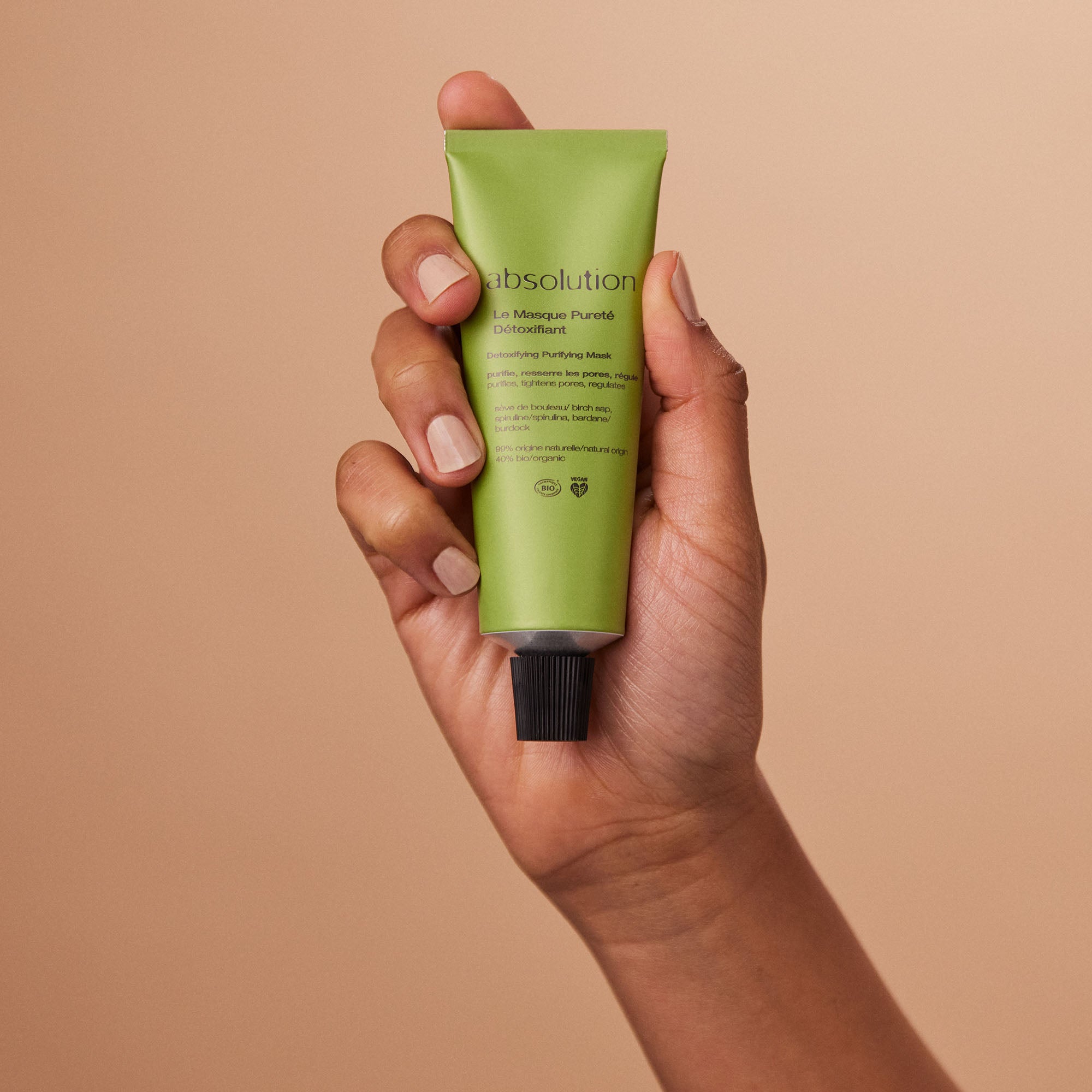 absolution Le Masque Pureté Detoxifiant – grüne Tube mit schwarzem Verschluss, beige Hintergrund – Gesichtsmaske