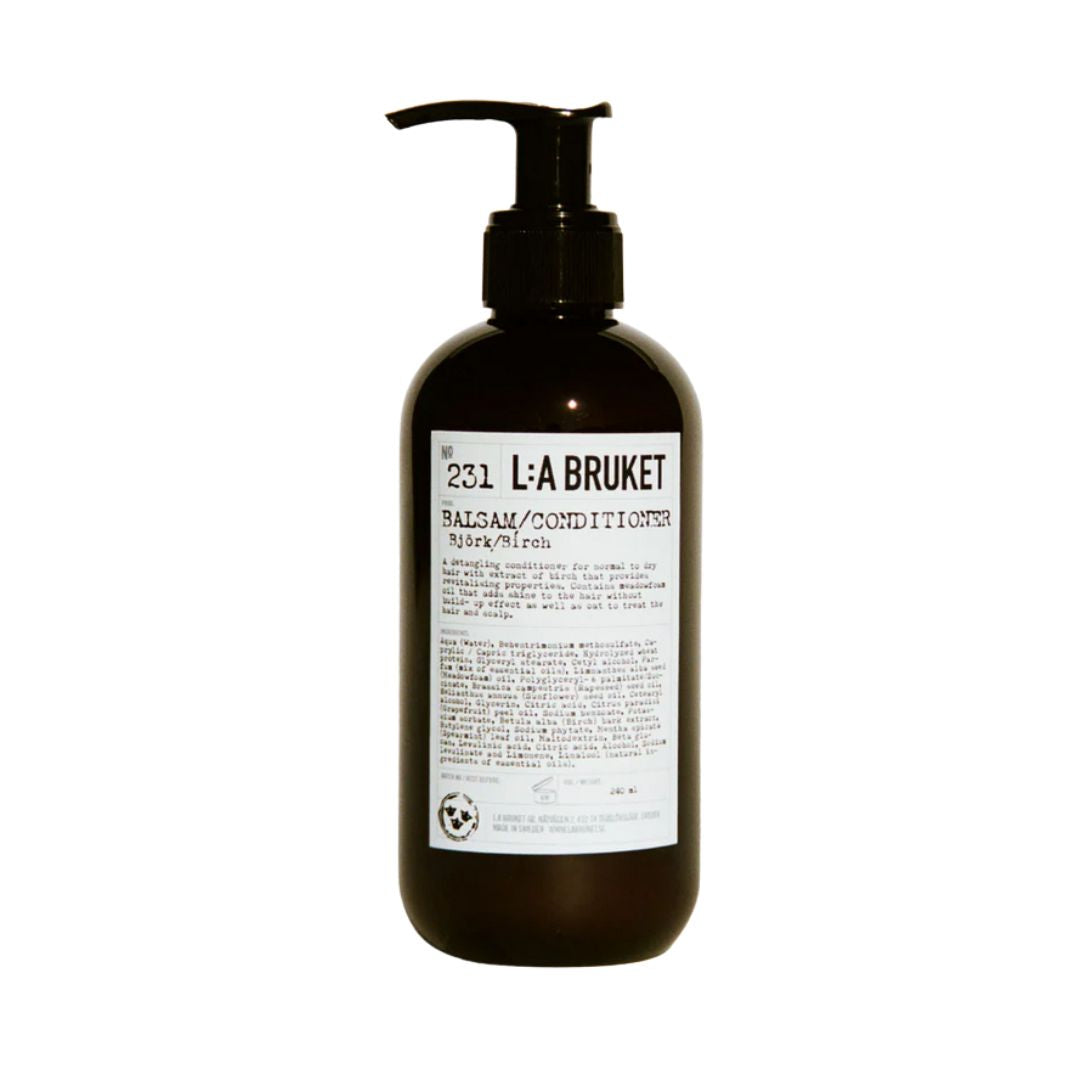 L:A BRUKET Nr. 231 Balsam Birke – dunkle Flasche 240 ml mit Pumpverschluss, weißer Hintergrund – Haarpflege