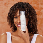 INNERSENSE I Create Definition Styling Foam – weißes Pumpfläschchen 177ml, transparenter Deckel, orangefarbener Hintergrund – Haarpflege