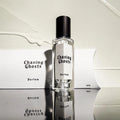 Chasing Ghosts Parfum – klares Glasfläschchen 15ml, schwarzer Deckel, weißer Hintergrund – Parfüm