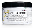 L:A BRUKET No. 001 Badesalz – durchsichtige Dose mit schwarzem Deckel, ca. 450g, weißer Hintergrund – Badekur
