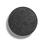 Eye Shadow Onyx Refill – schwarzer Lidschatten in runder Metallfassung, weißer Hintergrund – Augenmakeup