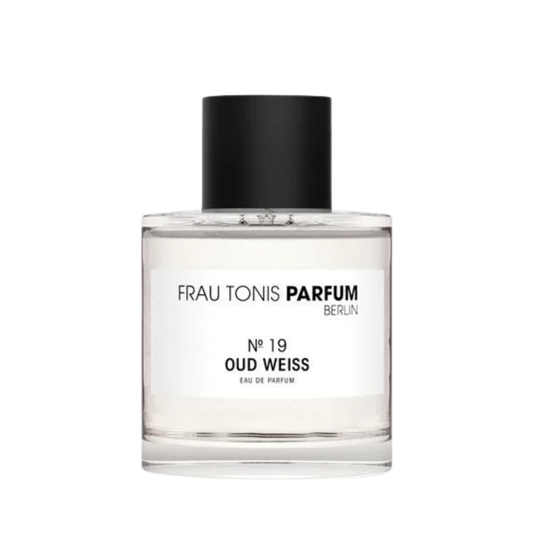 Frau Tonis Parfum N°19 Oud Weiss – klares Glasfläschchen mit schwarzem Deckel, weißem Etikett und weißem Hintergrund – Parfüm