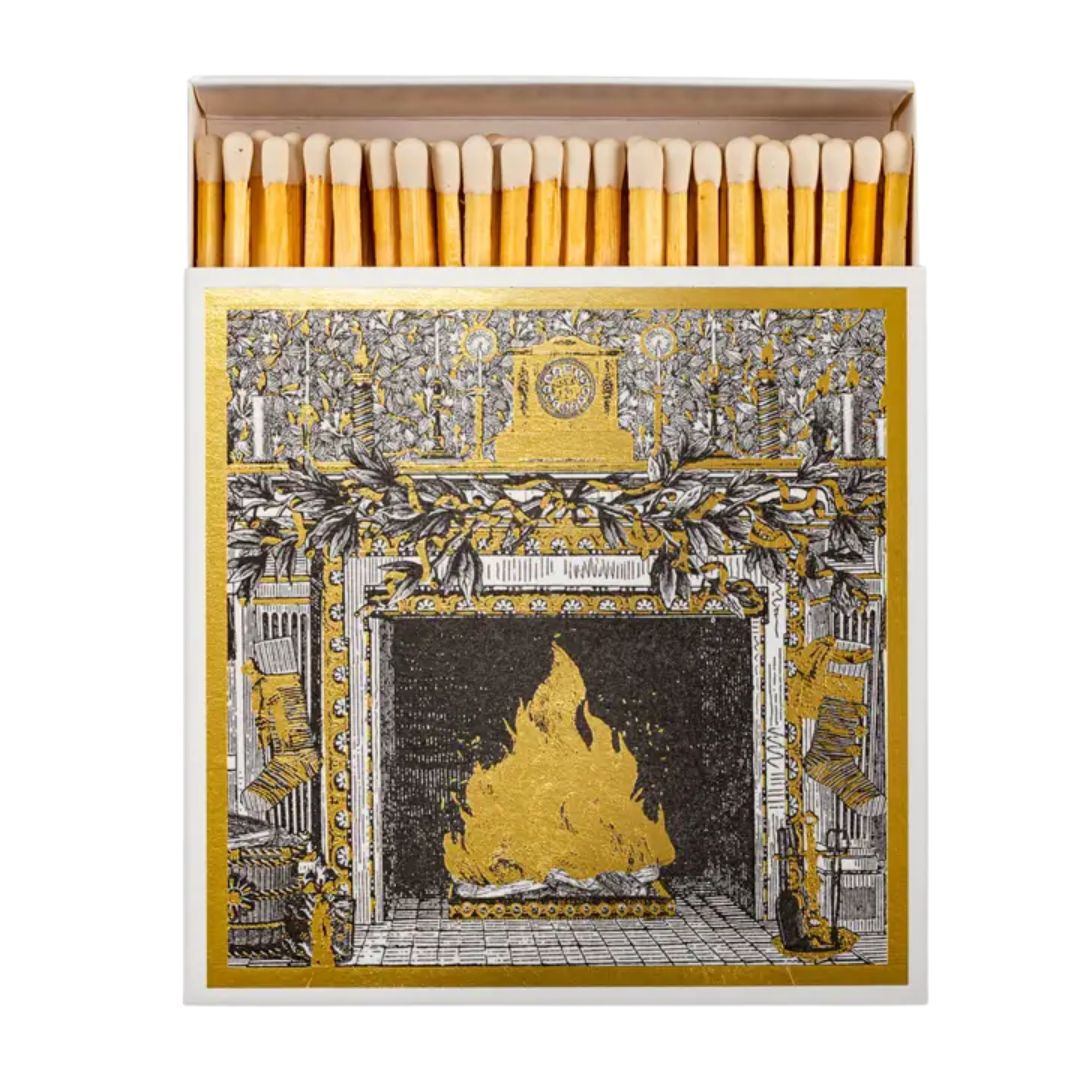 Fireside Streichhölzer – weiße Schachtel mit gold-schwarzem Kaminmotiv, geöffnet mit Holzstreichhölzern – Home Decor