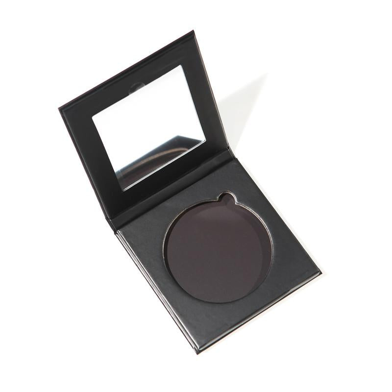Refillable Makeup Palette 'hole in One' – schwarzes Klappetui mit Spiegel, weißer Hintergrund – Make-up