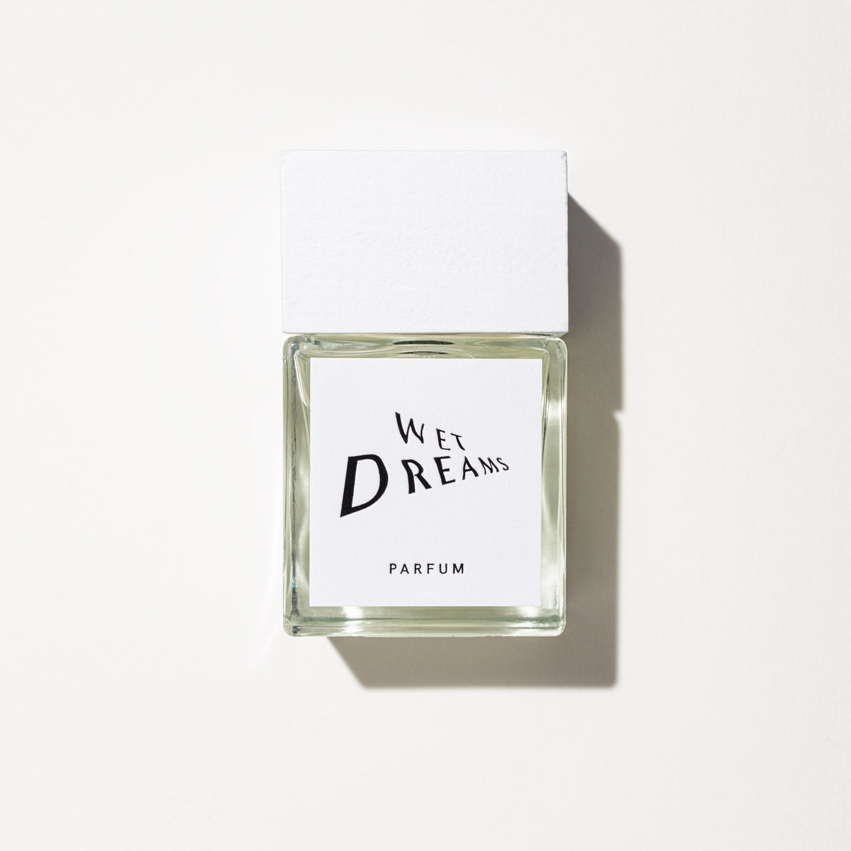 Wet Dreams Parfum – quadratische Glasflasche mit weißem Deckel, weißer Hintergrund – Parfüm