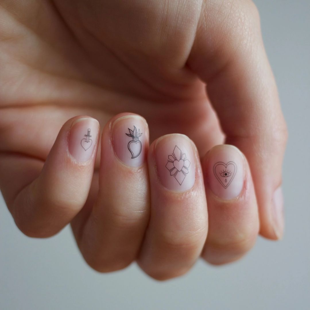 Nail Tattoo heilige Herzen