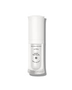Agent Nateur Holi(glow) Ageless Eye Serum in einer weißen Flasche mit weißem Verschluss auf weißem Grund, Hautpflege.