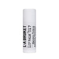 L:A Bruket No. 017 Lipbalm in einer weißen Tube mit weißem Deckel vor weißem Hintergrund, Lippenpflege