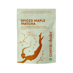 Cosmic Dealer Spiced Maple Matcha in cremefarbener Beutelverpackung, Superfood-Getränkepulver