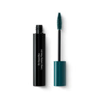Dr. Hauschka Long Lasting Mascara in Petrol: schwarze Tube mit petrolfarbenem Verschluss auf weißem Hintergrund.