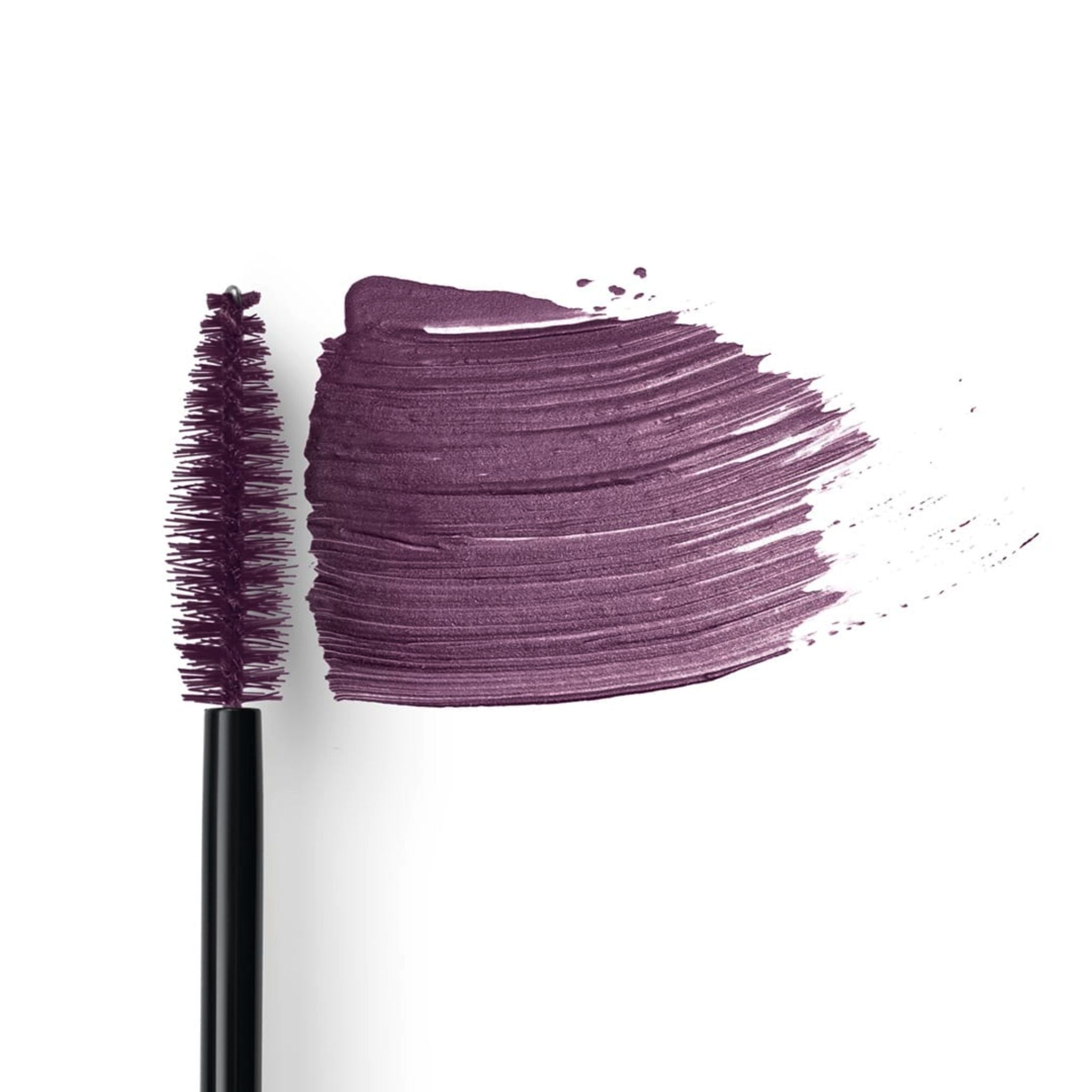 Long Lasting Mascara Limited Edition Plum: Pflaumenfarbene Mascara-Bürste mit Farbauftrag auf weißem Hintergrund.
