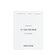 Tenth Muse 0.7 Salted Skin Solid Perfume, weiße Kartonverpackung mit schwarzem Text auf weißem Hintergrund.